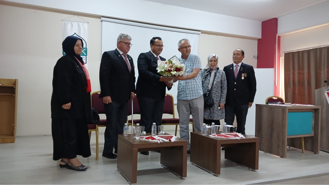 Mehmet Zahid Kotku Anadolu İmam Hatip Lisesi’nde Gaziler Haftası’na Anlamlı Program